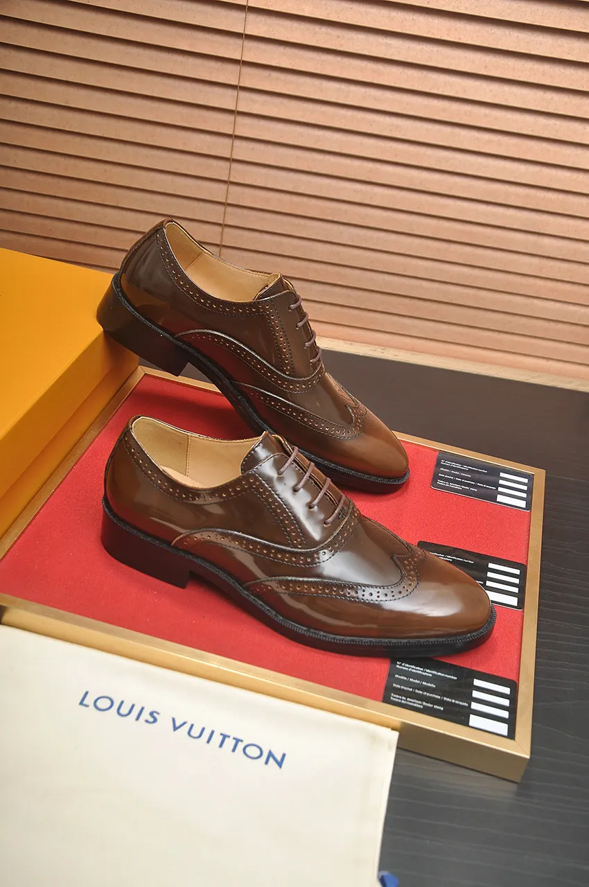 Men's men's shoes 💰500💶 [LV] (original single cowhide lining) 🍀LV's latest genuine leather business suit shoes are launched simultaneously on the official website. The first-layer cowhide imported from Italy is made of heavy gold, 💥official website 1:1 rubber outsole. Versatile to wear, high-end without losing class, and the color combination is extraordinary. This four-season style is alluring when worn on your feet, showing off your big-name flair. Standard code 38-45 (45 customized)